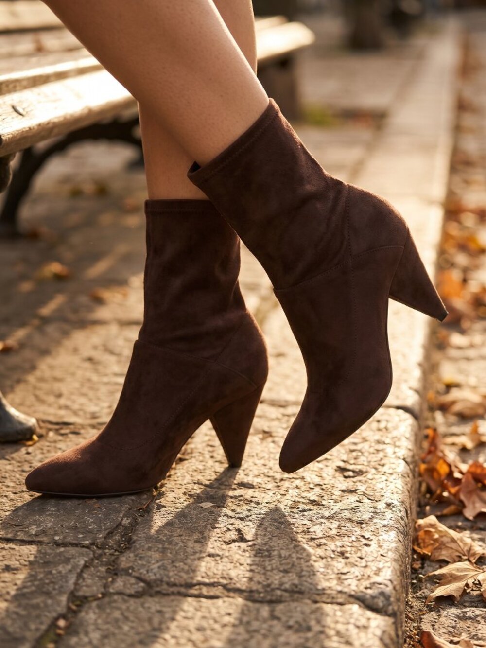 Urban Outfitters Pointed Toe Heeled‎ Booties 7 NIB
